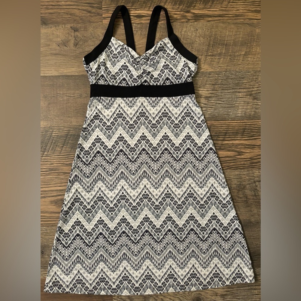 PrAna Amaya Sleeveless Black
White‎ Athletic Yoga Shelf Bra Dress
Midi Size XS